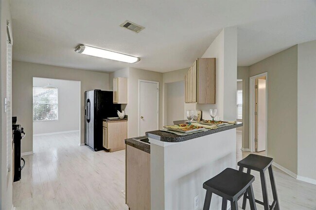 Foto del edificio - 5714 Basswood Dale Dr