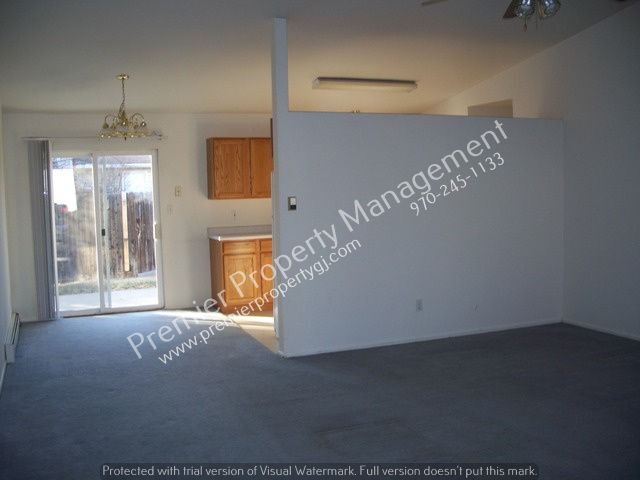 Building Photo - 3 Bedroom 2 Bath Close To Schools