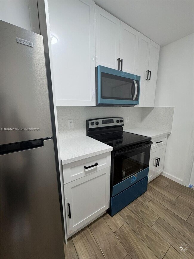 Foto del edificio - 617 NW 3rd Ave