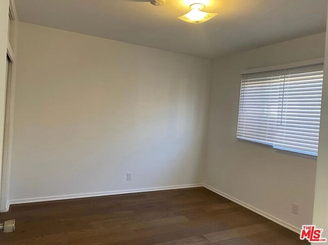 Foto del edificio - 8331 Blackburn Ave