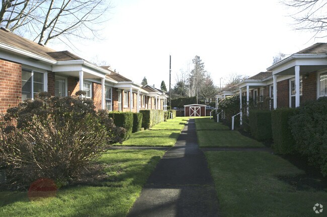 Foto del edificio - Britney Forest Apartments