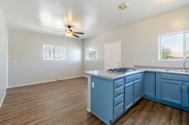 Building Photo - Remodeled duplex