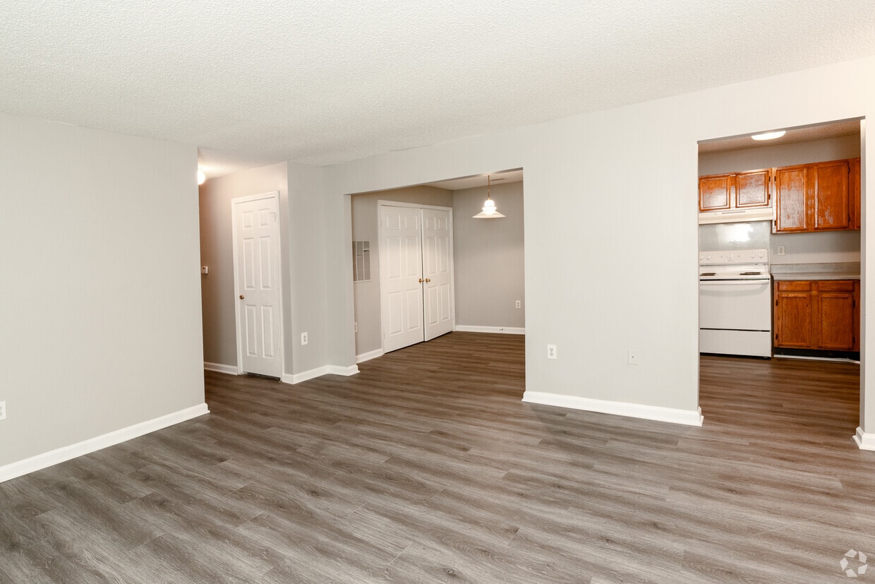 Primary Photo - Avon Crossings Apartments