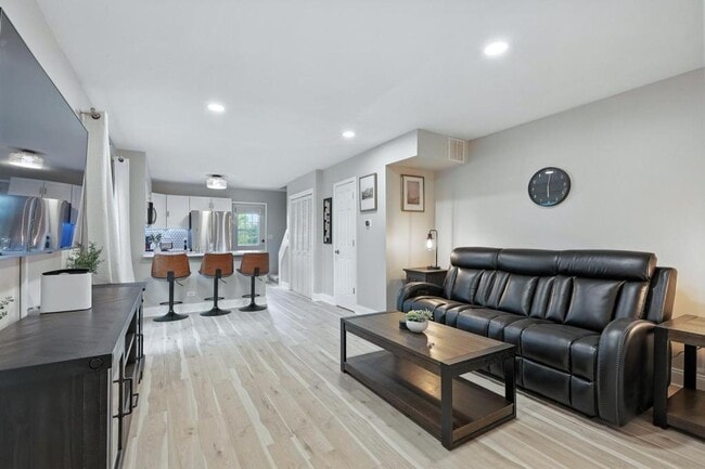 Building Photo - 2621 Wingate Ct