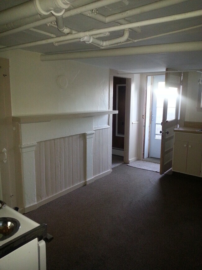 10 Robinson St Unit Basement, Pawcatuck, CT 06379 Apartments in