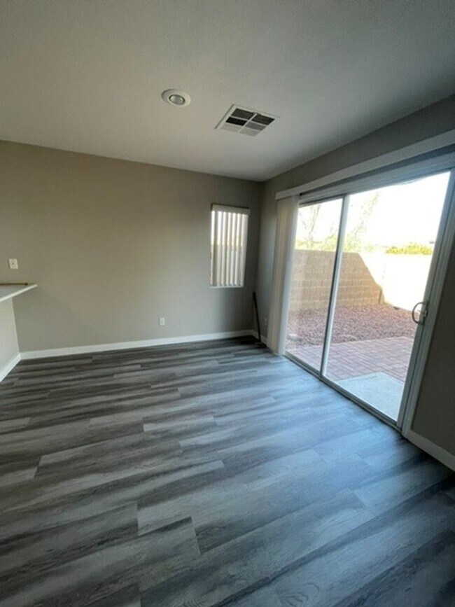Foto del edificio - Stylishly Updated 4 Bed 2.5 Bath Corner Lot Home Near 95 & Russell with Spacious Layout & Outdoor...