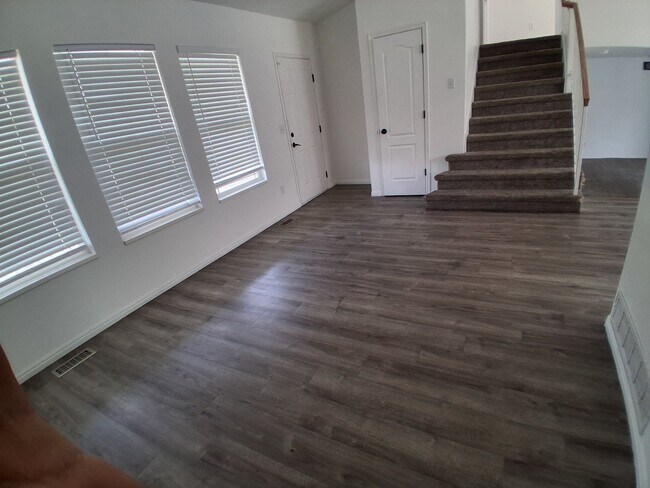 Building Photo - 3051 Waterleaf Way