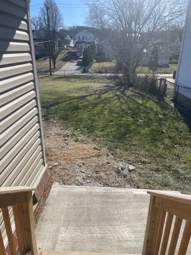 Building Photo - Fully Renovated Three Bedroom Home in Huntington