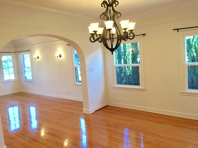 Foto del edificio - 1106 S Doheny Dr