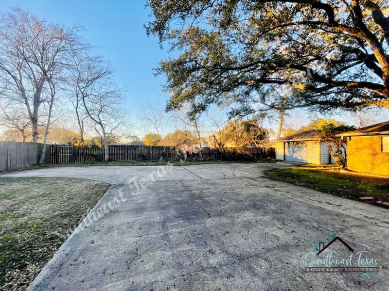 6255 Warren St Unit E, Groves, TX 77619 Condo for Rent in Groves, TX
