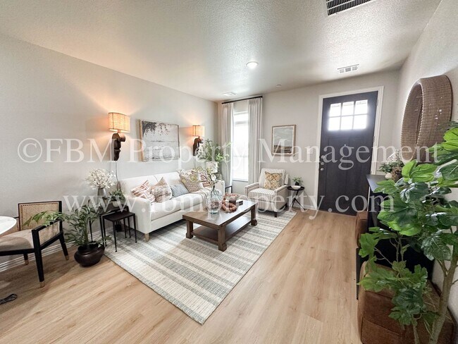 Building Photo - 2073 Luna Dr