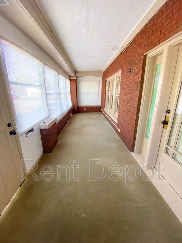 Building Photo - 529 S Kentucky Ave