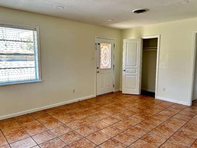 Building Photo - 120 Nolen St