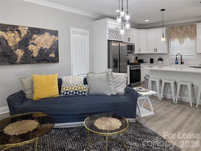 Building Photo - 1640 Eastway Dr