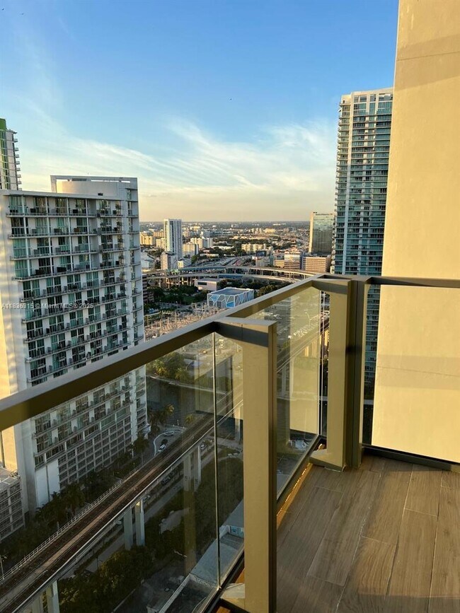 Foto del edificio - 88 SW 7th St