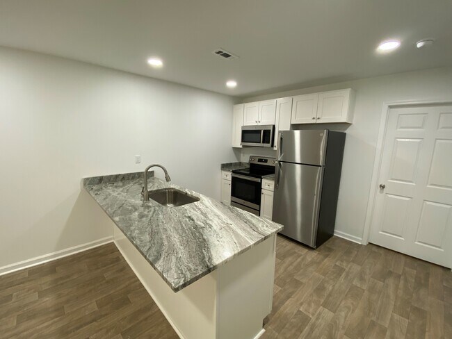 Kitchen - 247 Candlebrook Dr