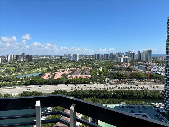 Foto del edificio - 3530 Mystic Pointe Dr