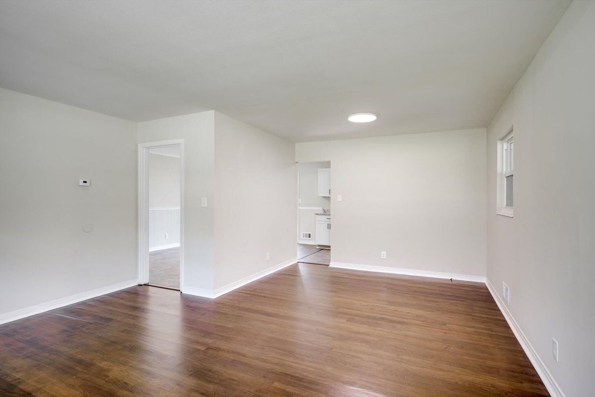 Building Photo - 2416 Sumac Dr