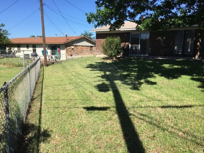 Building Photo - 1002 Mary Jane Circle, Killeen