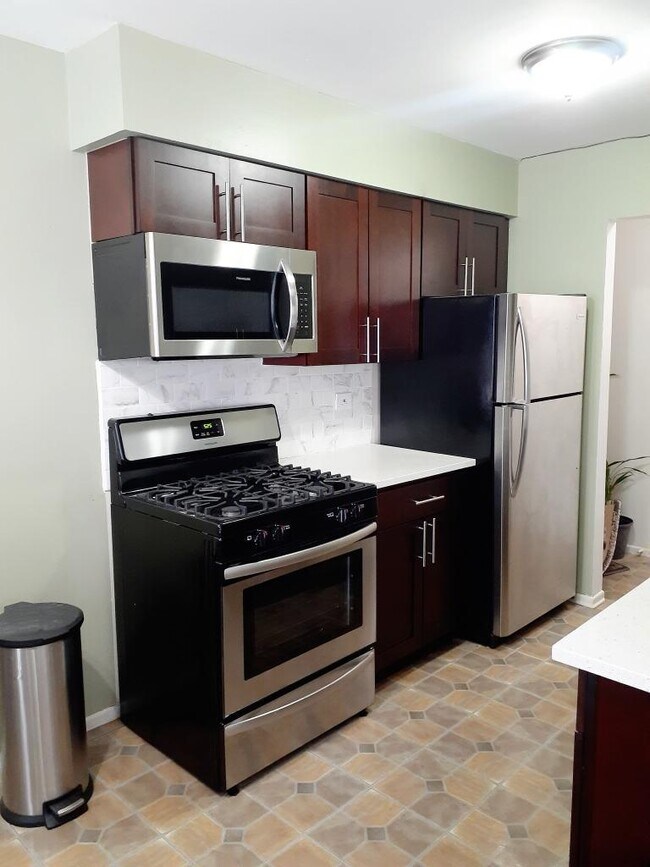 Foto del edificio - 8631 W Foster Ave