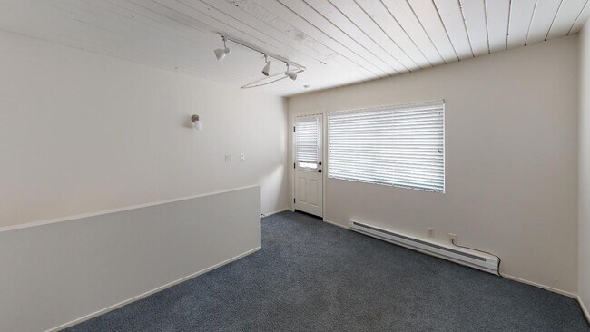 Foto del edificio - 1311 E Foothill Blvd