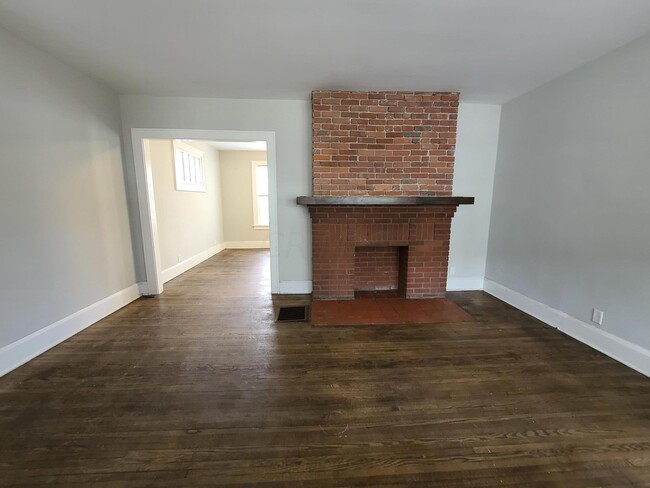 Building Photo - 671 Miller Ave