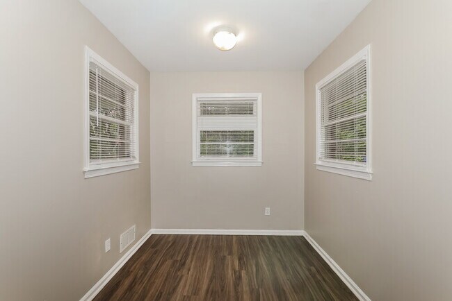 Foto del edificio - 7487 Grayson Dr