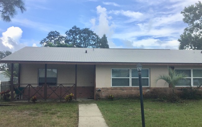Foto del edificio - 5797 Spruce Creek Rd