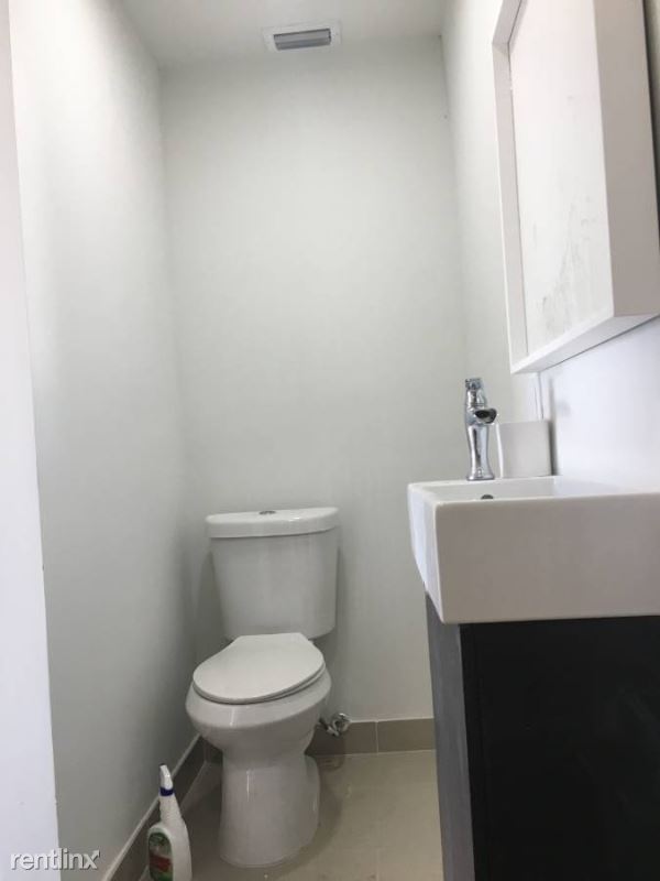Foto del edificio - 1 br, 11 bath Townhome - 1510 NW 130th St