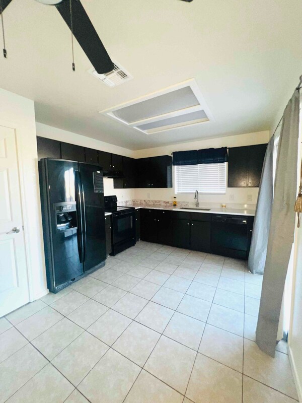 Building Photo - 3150 Arapaho Dr
