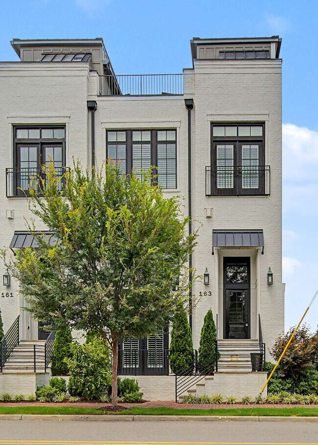 Foto del edificio - Townhome with Elevator at Park Station in Cary