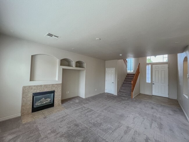 Building Photo - BEAUTIFUL 3 BEDS 2.5 BATHS 2 STORY HOME IN...