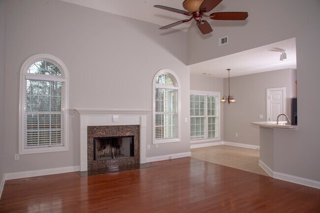 Building Photo - Gorgeous 3 Bedroom, 2 1/2 Bath Home with B...