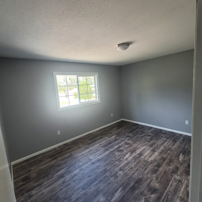 Building Photo - 1609 Meadowlark Dr SW