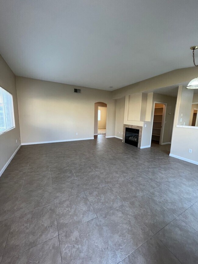 Foto del edificio - 4404 Pebble Creek Dr
