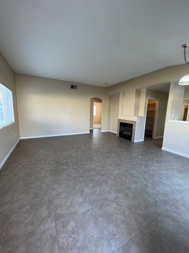 Building Photo - 4404 Pebble Creek Dr