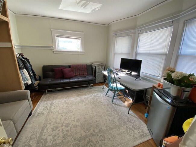 Building Photo - 7 br, 2 bath House - 515 N Division St 515...