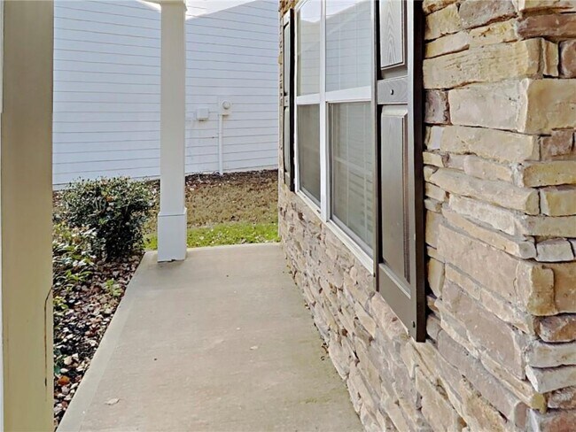 Foto del edificio - 6803 Grand Hickory Dr
