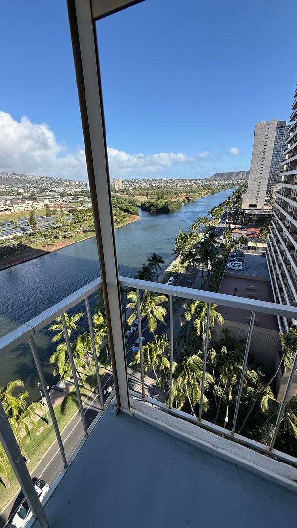 Building Photo - 2115 Ala Wai Blvd