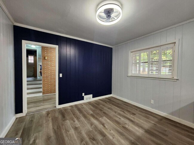 Building Photo - 4021 Sheldon Dr NE