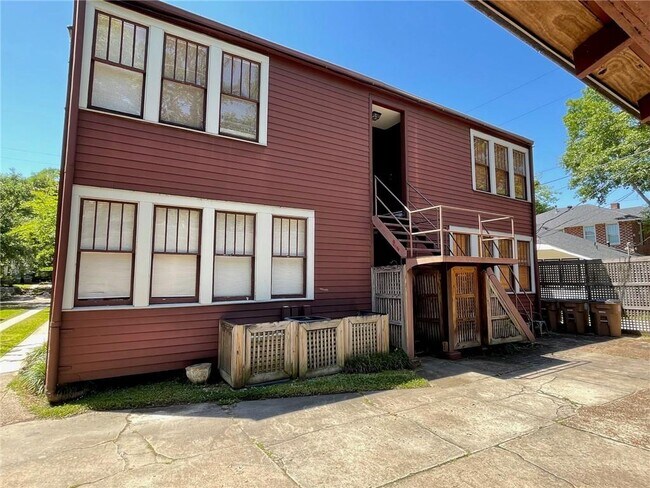 Building Photo - 7 S Monterey St