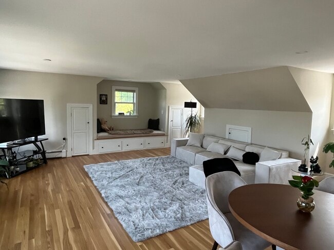 Living - 64 Foreside Rd