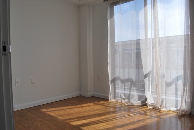 Building Photo - 738 Palani Ave. #301