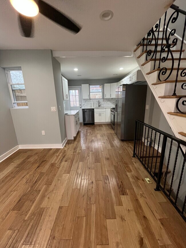 Comedor | Cocina con electrodomésticos de acero inoxidable - 1524 S Hicks St