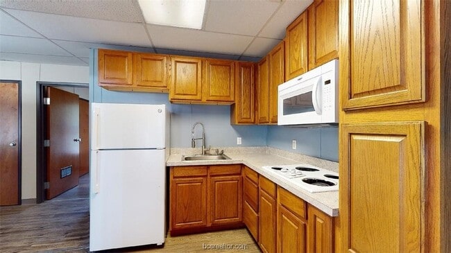 Building Photo - 5585 Straub Rd