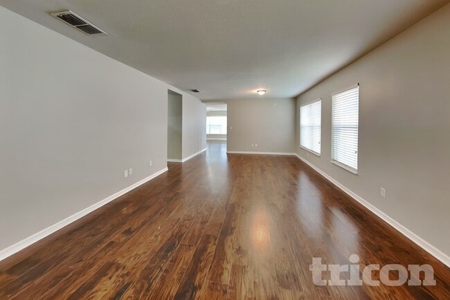 Building Photo - 3165 Kearns Rd