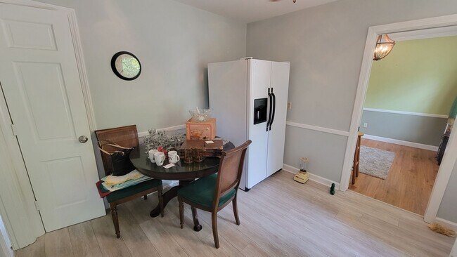 Foto del edificio - 4 Bed, 2.5 Bath Home Available in Taylors