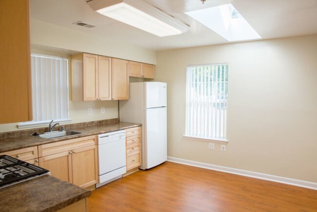 Kitchen - Bellevue Homes - No Cost Utilities*