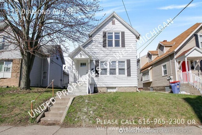 Building Photo - 119 Diamond Ave SE