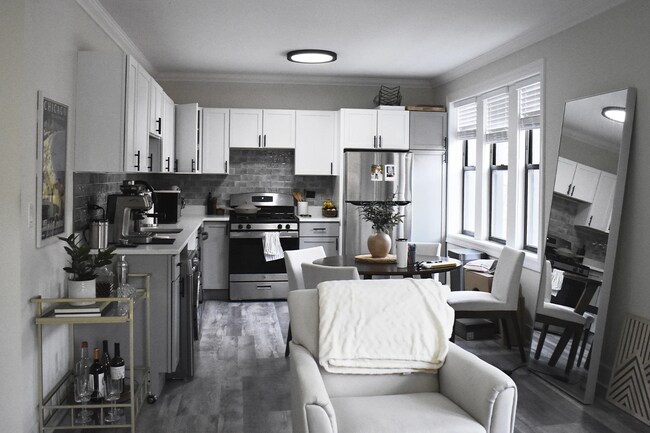 Foto del edificio - 839 W Cornelia Ave